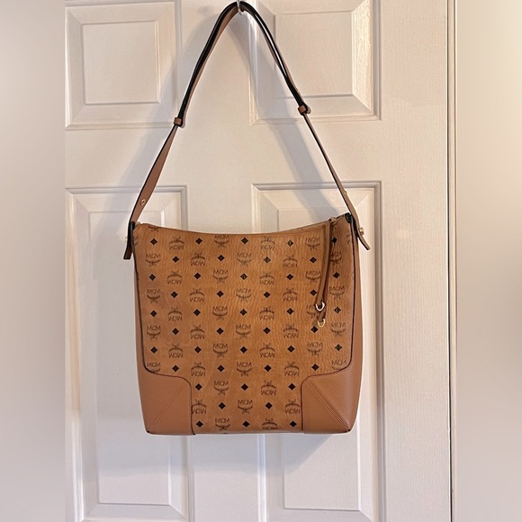 ‼️SOLD‼️MCM KLARA LARGE HOBO HANDBAG Like New Condition - Picture 1 of 16